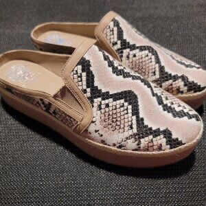 VINCE CAMUTO MERINNEY SNAKE PRINT SLIP ON MULE - NWT! 9.5